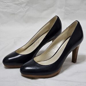 Etienne Aigner Luxe Heels Women's 6 Navy Blue Leather Vintage Pumps EUC
